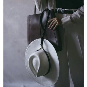 Janessa Leone Hat Carrier